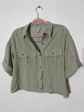Women’s Boxy Stretchy Cropped Double Pocket Vertical Striped Button Down Shirt M